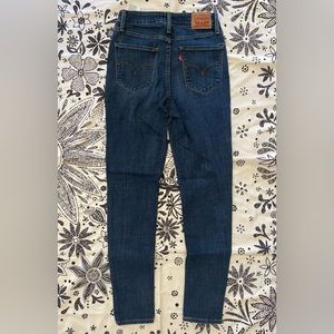 High rise skinny Levi’s.